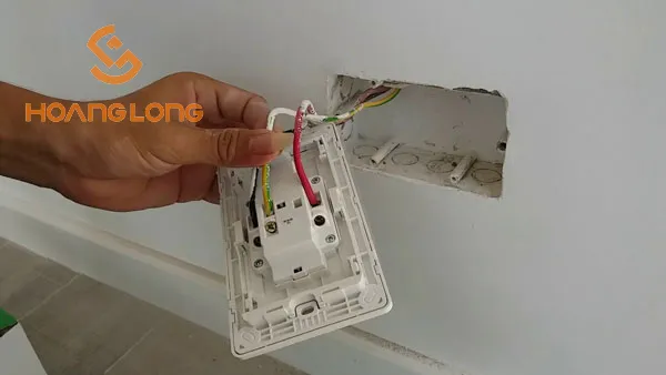 sửa ổ cắm điện